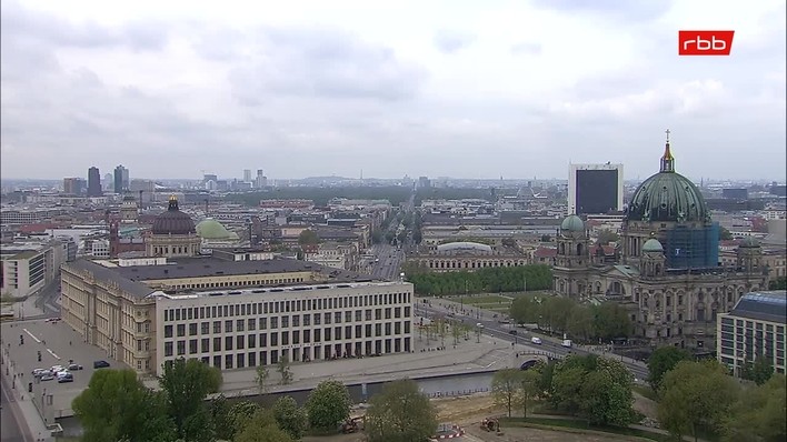Archiv Foto Webcam Berlin: Rotes Rathaus und Berliner Dom