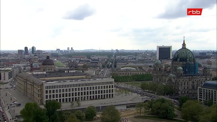Archiv Foto Webcam Berlin: Rotes Rathaus und Berliner Dom