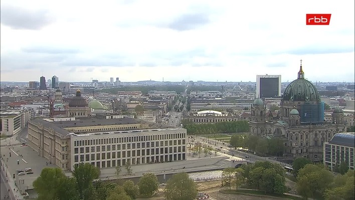 Archiv Foto Webcam Berlin: Rotes Rathaus und Berliner Dom
