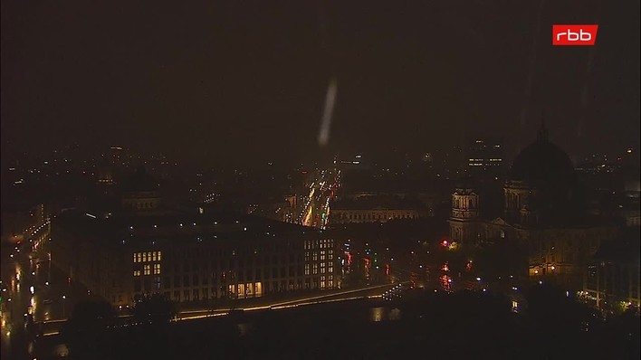 Archiv Foto Webcam Berlin: Rotes Rathaus und Berliner Dom