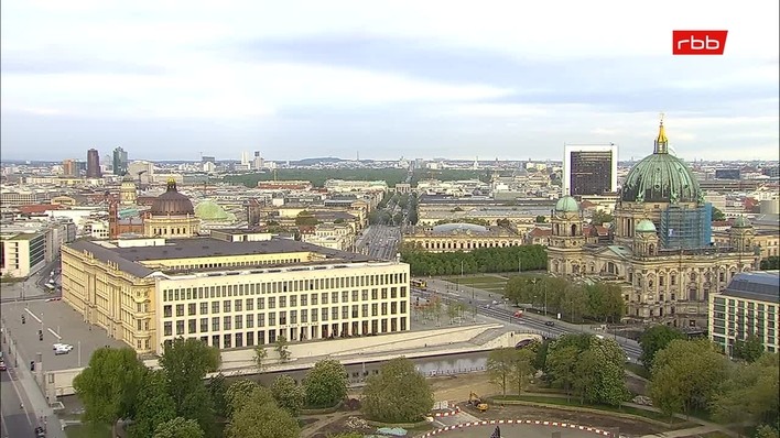 Archiv Foto Webcam Berlin: Rotes Rathaus und Berliner Dom