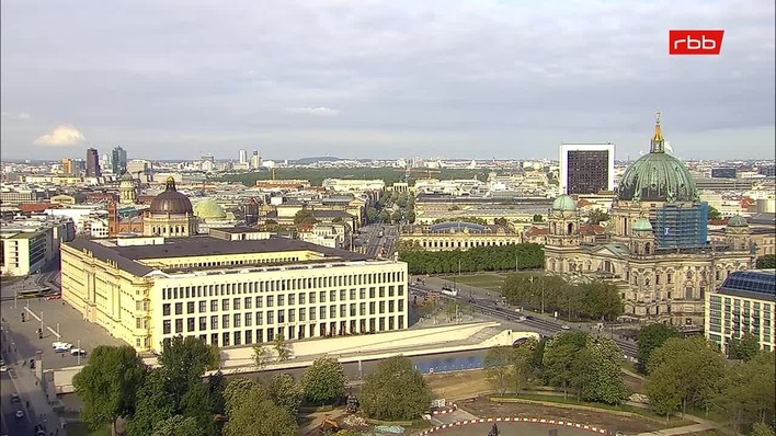 Archiv Foto Webcam Berlin: Rotes Rathaus und Berliner Dom