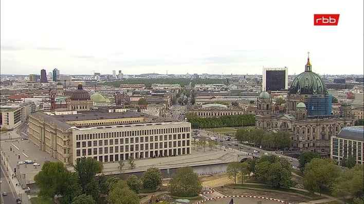 Archiv Foto Webcam Berlin: Rotes Rathaus und Berliner Dom