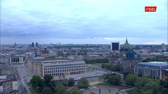 Archiv Foto Webcam Berlin: Rotes Rathaus und Berliner Dom