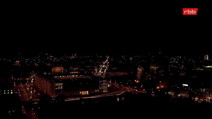 Archiv Foto Webcam Berlin: Rotes Rathaus und Berliner Dom