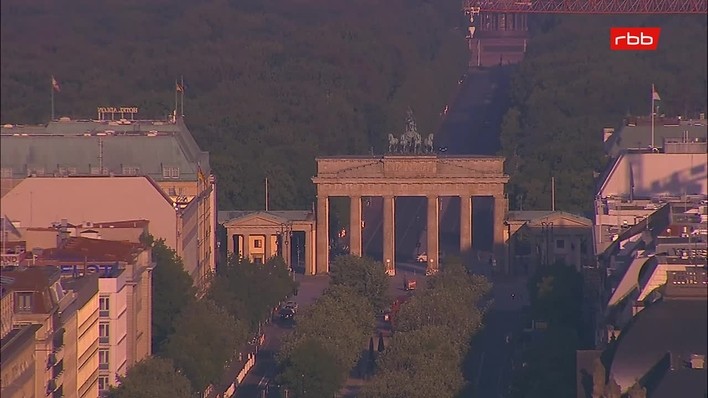 Archiv Foto Webcam Berlin: Rotes Rathaus und Berliner Dom