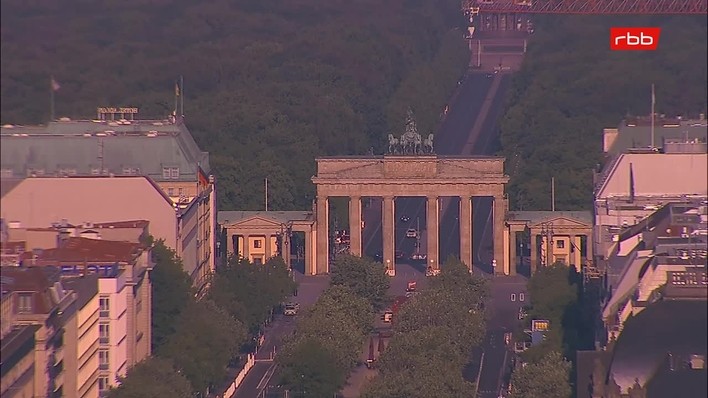 Archiv Foto Webcam Berlin: Rotes Rathaus und Berliner Dom