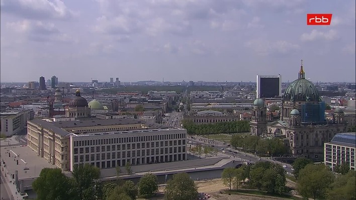 Archiv Foto Webcam Berlin: Rotes Rathaus und Berliner Dom