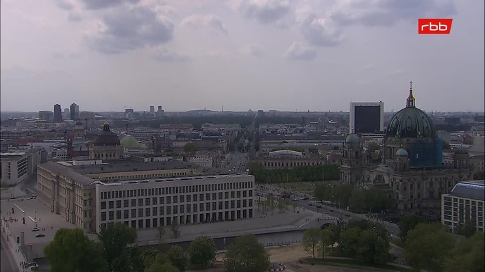 Archiv Foto Webcam Berlin: Rotes Rathaus und Berliner Dom