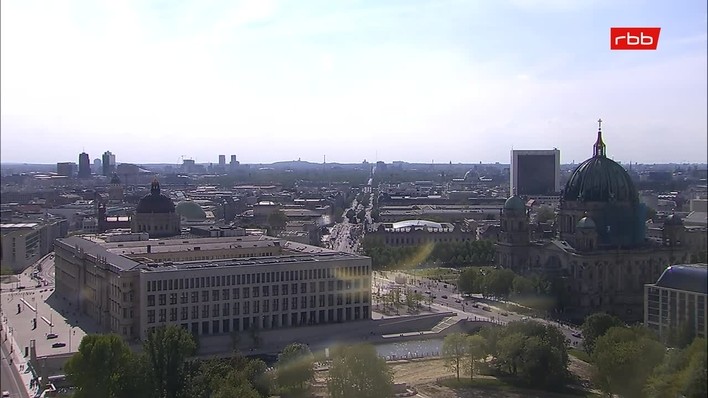 Archiv Foto Webcam Berlin: Rotes Rathaus und Berliner Dom