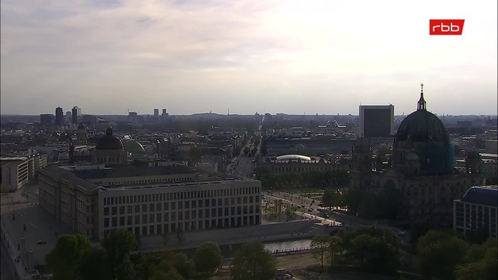 Archiv Foto Webcam Berlin: Rotes Rathaus und Berliner Dom