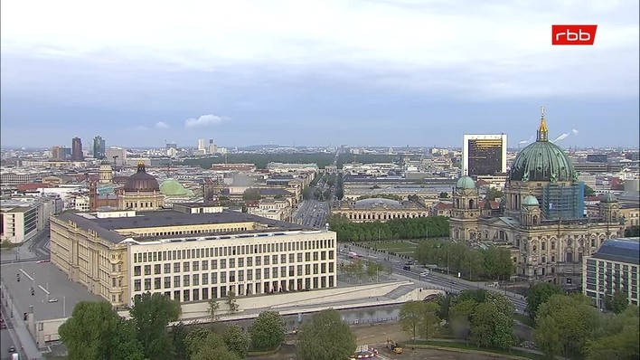 Archiv Foto Webcam Berlin: Rotes Rathaus und Berliner Dom