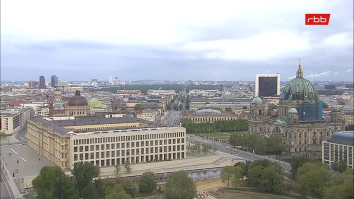 Archiv Foto Webcam Berlin: Rotes Rathaus und Berliner Dom