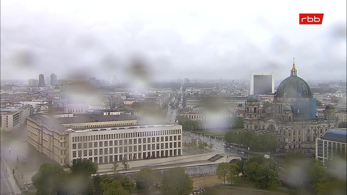 Archiv Foto Webcam Berlin: Rotes Rathaus und Berliner Dom