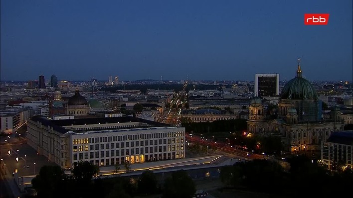 Archiv Foto Webcam Berlin: Rotes Rathaus und Berliner Dom
