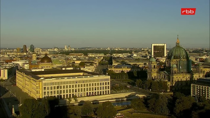Archiv Foto Webcam Berlin: Rotes Rathaus und Berliner Dom