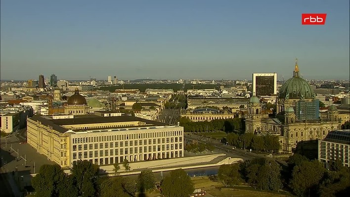 Archiv Foto Webcam Berlin: Rotes Rathaus und Berliner Dom