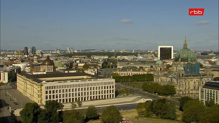 Archiv Foto Webcam Berlin: Rotes Rathaus und Berliner Dom