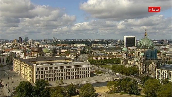 Archiv Foto Webcam Berlin: Rotes Rathaus und Berliner Dom
