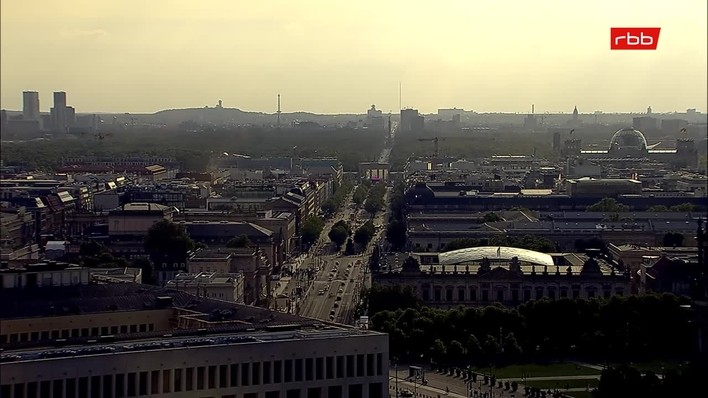 Archiv Foto Webcam Berlin: Rotes Rathaus und Berliner Dom