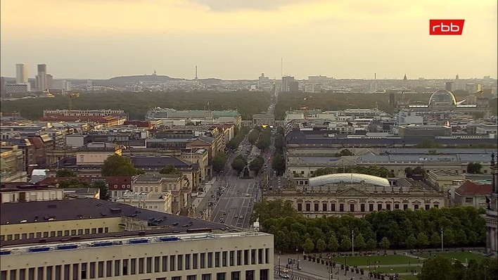 Archiv Foto Webcam Berlin: Rotes Rathaus und Berliner Dom