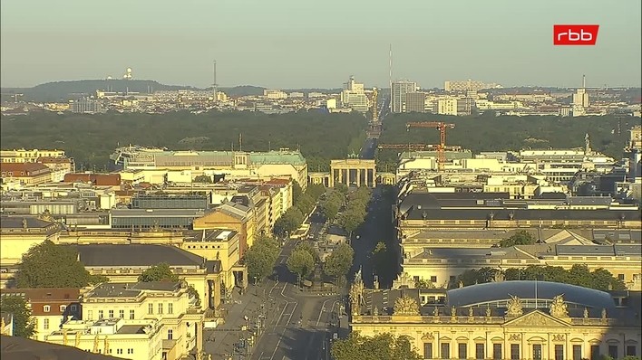 Archiv Foto Webcam Berlin: Rotes Rathaus und Berliner Dom