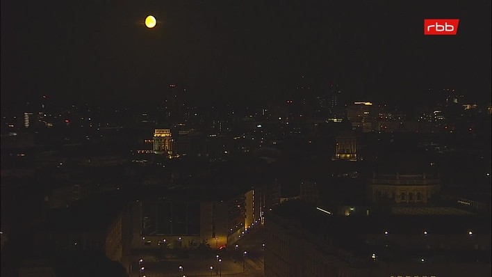 Archiv Foto Webcam Berlin: Rotes Rathaus und Berliner Dom
