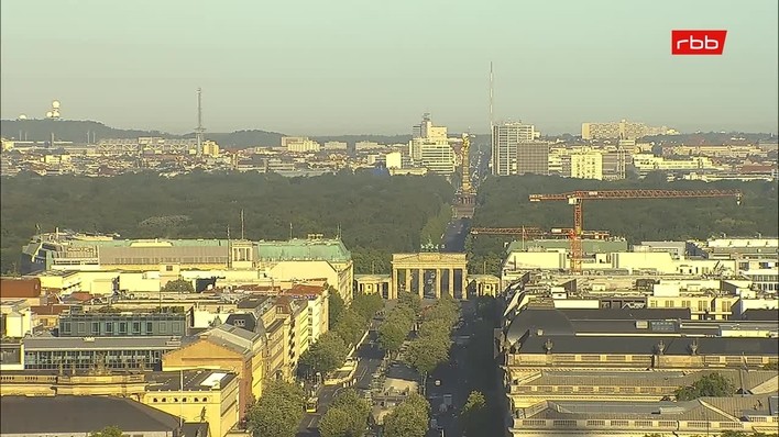 Archiv Foto Webcam Berlin: Rotes Rathaus und Berliner Dom