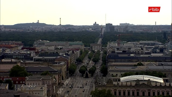 Archiv Foto Webcam Berlin: Rotes Rathaus und Berliner Dom