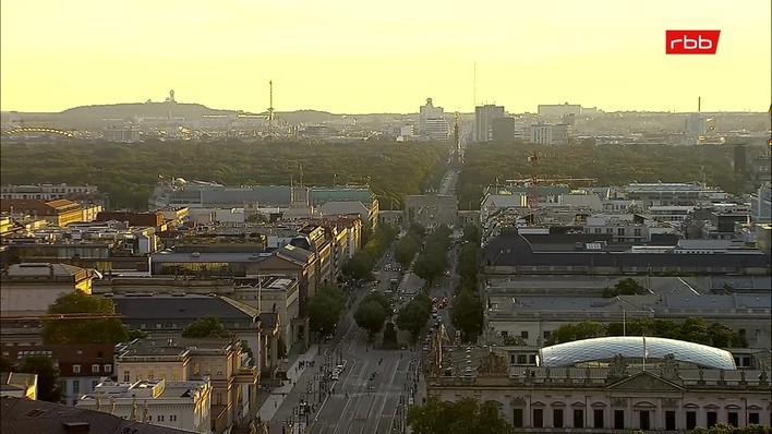 Archiv Foto Webcam Berlin: Rotes Rathaus und Berliner Dom