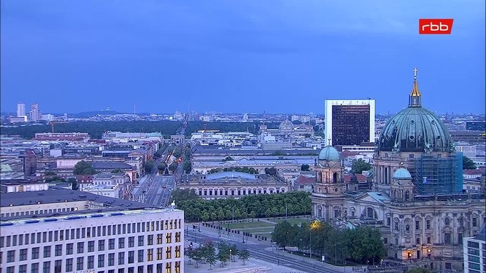 Archiv Foto Webcam Berlin: Rotes Rathaus und Berliner Dom