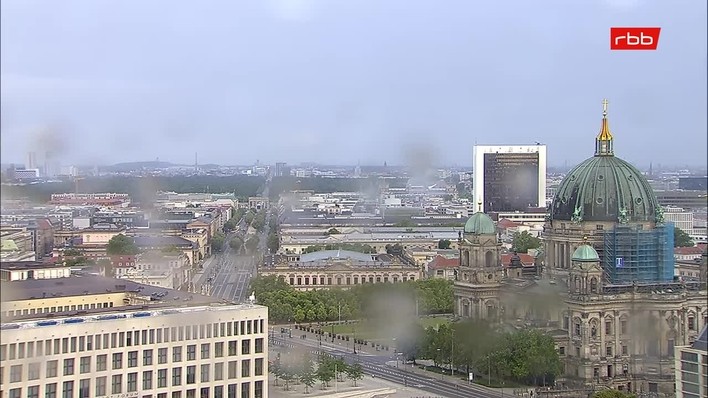 Archiv Foto Webcam Berlin: Rotes Rathaus und Berliner Dom