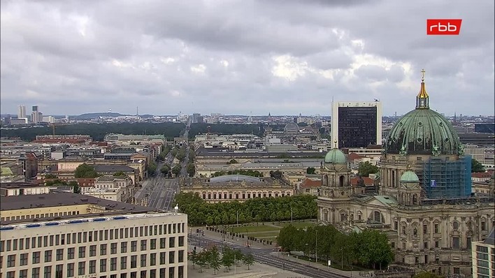 Archiv Foto Webcam Berlin: Rotes Rathaus und Berliner Dom