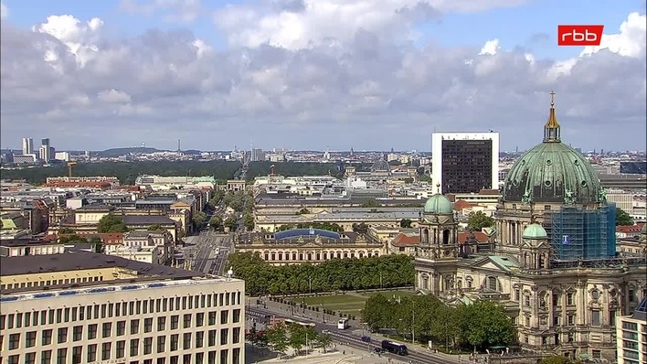 Archiv Foto Webcam Berlin: Rotes Rathaus und Berliner Dom