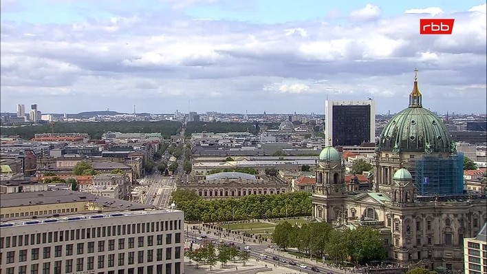 Archiv Foto Webcam Berlin: Rotes Rathaus und Berliner Dom