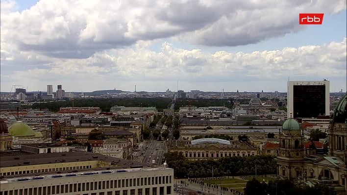 Archiv Foto Webcam Berlin: Rotes Rathaus und Berliner Dom