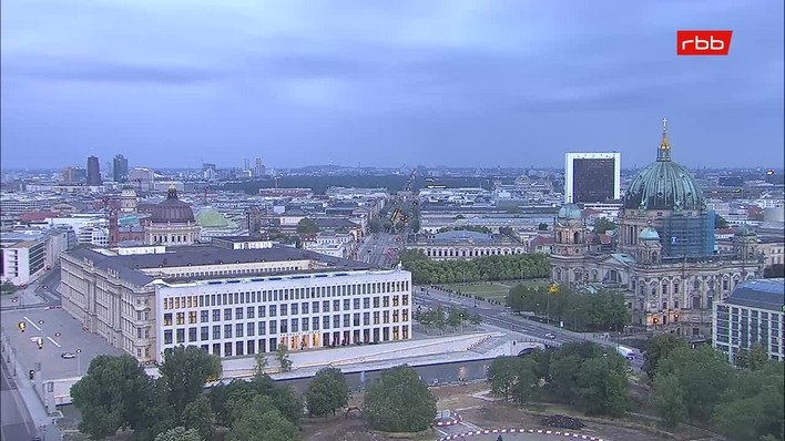 Archiv Foto Webcam Berlin: Rotes Rathaus und Berliner Dom