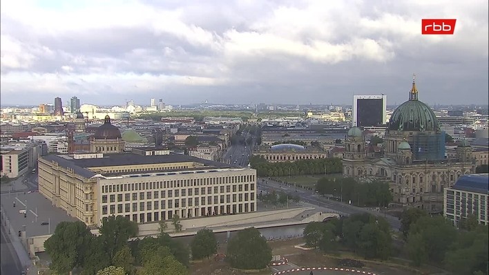 Archiv Foto Webcam Berlin: Rotes Rathaus und Berliner Dom