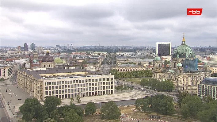 Archiv Foto Webcam Berlin: Rotes Rathaus und Berliner Dom