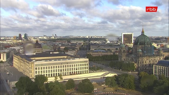 Archiv Foto Webcam Berlin: Rotes Rathaus und Berliner Dom