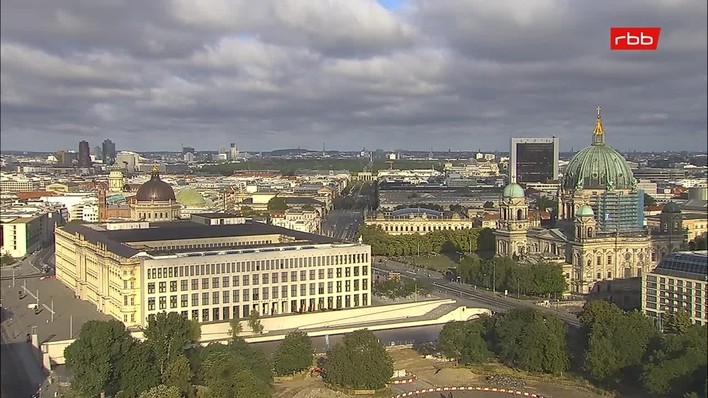 Archiv Foto Webcam Berlin: Rotes Rathaus und Berliner Dom