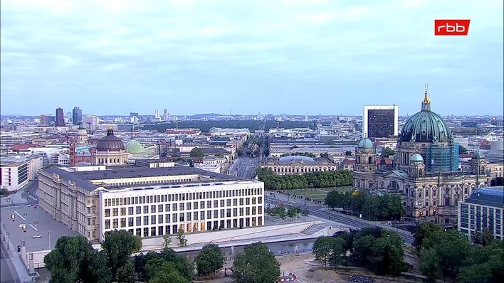 Archiv Foto Webcam Berlin: Rotes Rathaus und Berliner Dom