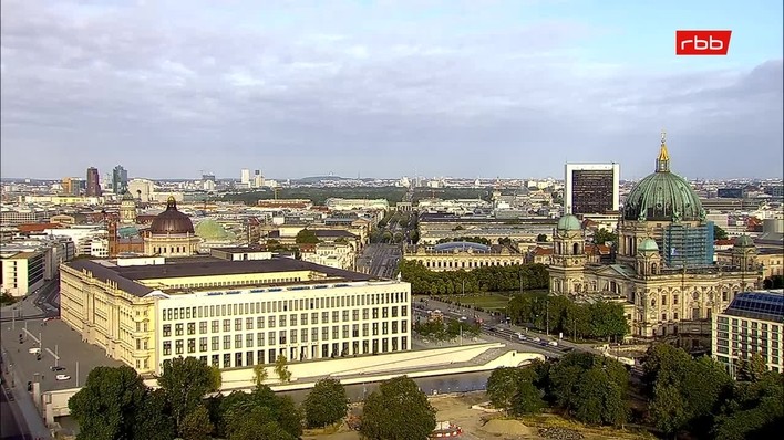 Archiv Foto Webcam Berlin: Rotes Rathaus und Berliner Dom