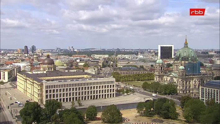 Archiv Foto Webcam Berlin: Rotes Rathaus und Berliner Dom