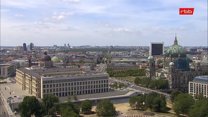 Archiv Foto Webcam Berlin: Rotes Rathaus und Berliner Dom