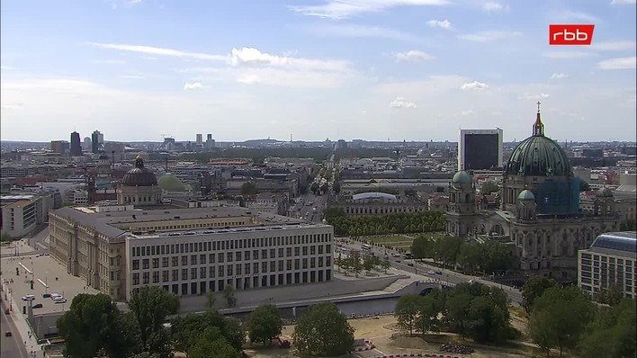 Archiv Foto Webcam Berlin: Rotes Rathaus und Berliner Dom