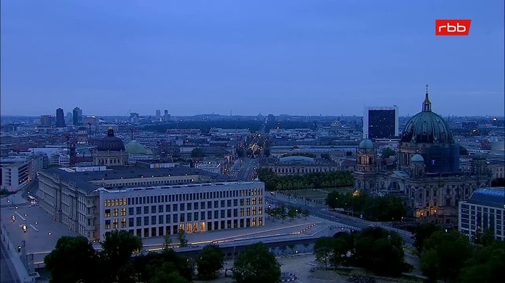 Archiv Foto Webcam Berlin: Rotes Rathaus und Berliner Dom