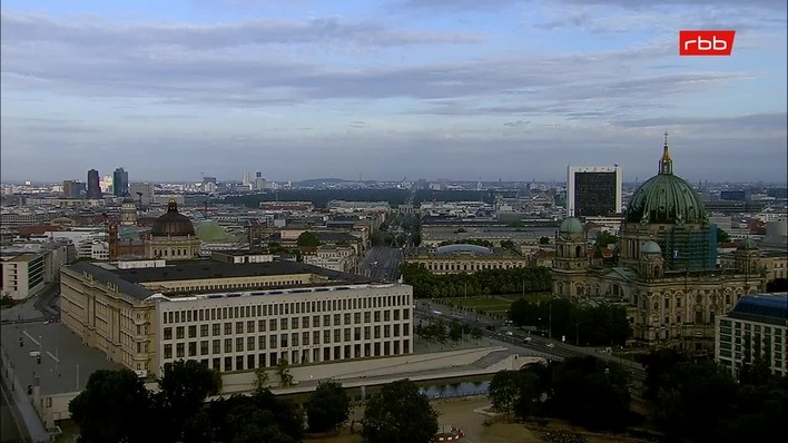 Archiv Foto Webcam Berlin: Rotes Rathaus und Berliner Dom