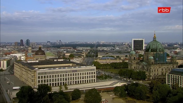 Archiv Foto Webcam Berlin: Rotes Rathaus und Berliner Dom