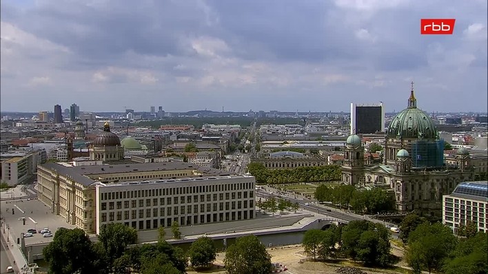 Archiv Foto Webcam Berlin: Rotes Rathaus und Berliner Dom